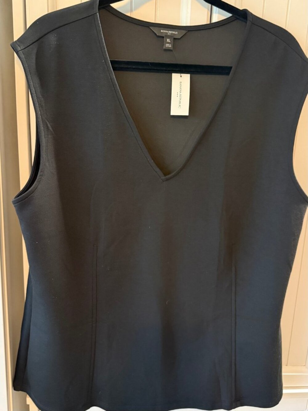 Banana Republic Soft Touch Scuba V-Neck Top black/green XL NWT